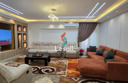 شقة - 3 غرف نوم - 2 حمامات للايجار في شارع مصدق - الدقي - الجيزة