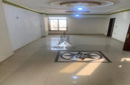 Apartment - 3 Bedrooms - 2 Bathrooms for sale in Kafr Abdo St. - Kafr Abdo - Roushdy - Hay Sharq - Alexandria
