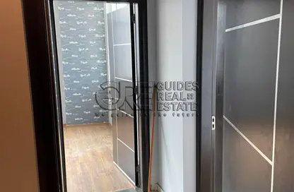 مساحات مكتبية - 4 غرف نوم - 1 حمام للايجار في شارع الشباب - الشيخ زايد - الجيزة