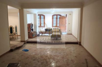 Apartment - 2 Bedrooms - 1 Bathroom for rent in Gameat Al Dewal Al Arabeya St. - Mohandessin - Giza