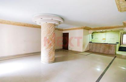 Apartment - 3 Bedrooms - 2 Bathrooms for sale in Abdel Moneim Al Dalel St. - Tharwat - Hay Sharq - Alexandria