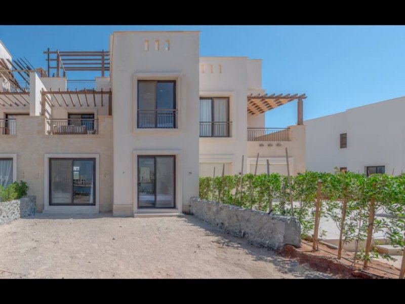 3BR Townhouse | Prime Location | Cyan