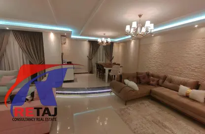 شقة - 3 غرف نوم - 3 حمامات للايجار في شارع محمد صقر خفاجه - المنطقة الأولى - مدينة نصر - القاهرة