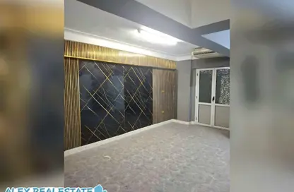 Office Space - 3 Bedrooms - 1 Bathroom for rent in Smouha Square - Smouha - Hay Sharq - Alexandria