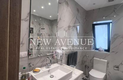 Apartment - 2 Bedrooms - 2 Bathrooms for sale in Lake View Residence - 5th Settlement Compounds - The 5th Settlement - New Cairo City - Cairo