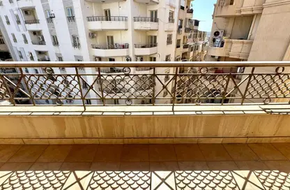 شقة - 4 غرف نوم - 3 حمامات للايجار في شارع سانت جين - كفر عبده - رشدي - حي شرق - الاسكندرية