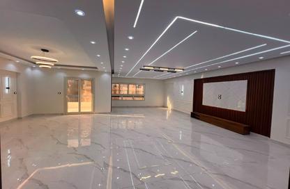 Apartment - 3 Bedrooms - 3 Bathrooms for sale in Moez Al Dawla St. - 6th Zone - Nasr City - Cairo