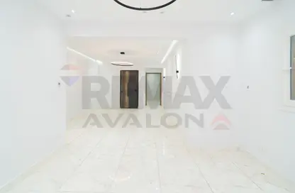 Apartment - 3 Bedrooms - 2 Bathrooms for sale in Iskandar Ibrahim St. - Miami - Hay Awal El Montazah - Alexandria
