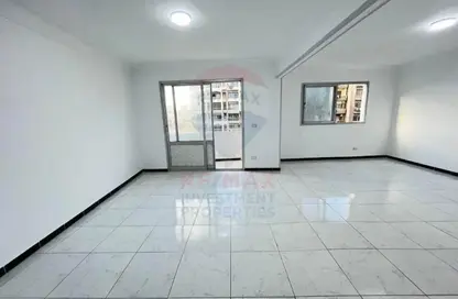 شقة - 3 غرف نوم - 2 حمامات للبيع في شارع وينجت - بولكلي - حي شرق - الاسكندرية