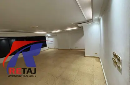 شقة - 3 غرف نوم - 2 حمامات للايجار في شارع الدكتور محمود حب الله - المنطقة الثامنة - مدينة نصر - القاهرة