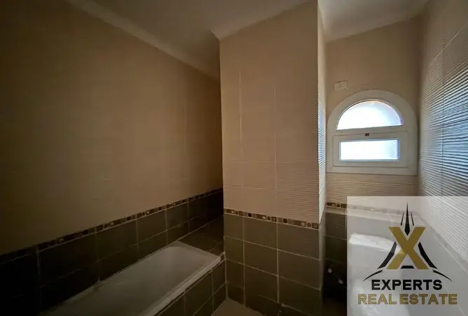 121398854 - Property Image 2