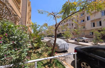 Apartment - 2 Bedrooms - 1 Bathroom for sale in Al Gezira St. - South Investors Area - New Cairo City - Cairo