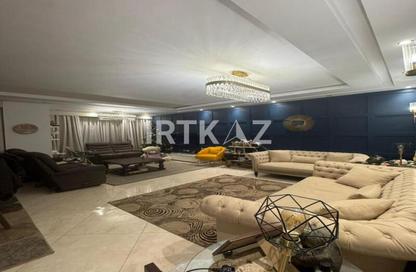 Apartment - 3 Bedrooms - 3 Bathrooms for sale in Stone Residence - 5th Settlement Compounds - The 5th Settlement - New Cairo City - Cairo