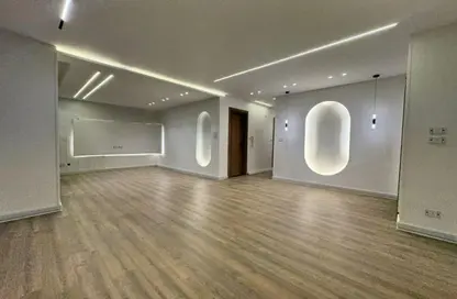 شقة - 3 غرف نوم - 2 حمامات للبيع في شارع عمر بن الخطاب - الرحاب المرحلة الرابعة - الرحاب - مدينة القاهرة الجديدة - القاهرة