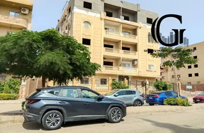 شقة - 3 غرف نوم - 2 حمامات للبيع في المنطقة السادسة شرق - مدينة الشروق - القاهرة