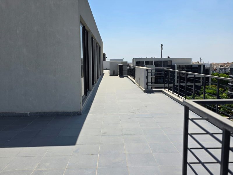 4BR Penthouse | Prime Location | The Waterway