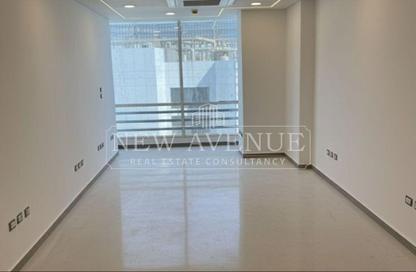محل - استوديو - 1 حمام للبيع في كايرو كابيتال سنتر - شارع التسعين الشمالي - التجمع الخامس - مدينة القاهرة الجديدة - القاهرة