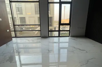 مساحات مكتبية - 3 غرف نوم - 1 حمام للايجار في ديستريكت 5 - كمبوندات التجمع الخامس - التجمع الخامس - مدينة القاهرة الجديدة - القاهرة