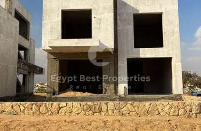 Villa - 5 Bedrooms - 4 Bathrooms for sale in Stei8ht - The 1st Settlement - New Cairo City - Cairo