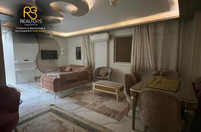 شقة - 3 غرف نوم - 2 حمامات للبيع في المستثمر الصغير - الحي العاشر - الشيخ زايد - الجيزة