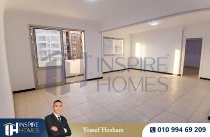 Apartment - 3 Bedrooms - 2 Bathrooms for rent in Bolkly - Hay Sharq - Alexandria