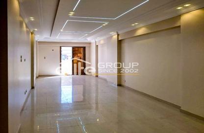 Apartment - 3 Bedrooms - 2 Bathrooms for sale in Camp Chezar - Hay Wasat - Alexandria