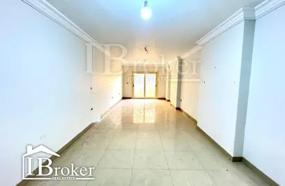 شقة - 3 غرف نوم - 2 حمامات للبيع في شارع احمد محمد الادهم - سان ستيفانو - حي شرق - الاسكندرية