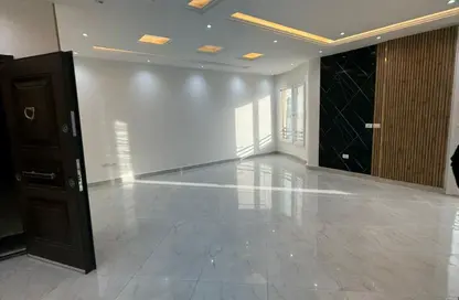 Half Floor - 3 Bedrooms - 2 Bathrooms for rent in 90 Street - The 5th Settlement - New Cairo City - Cairo