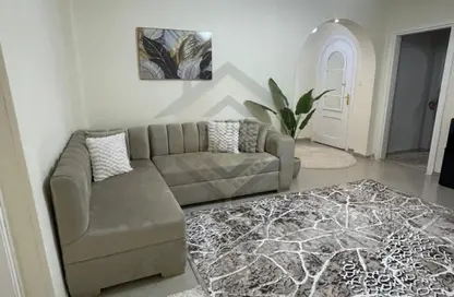 شقة - 3 غرف نوم - 2 حمامات للايجار في شارع شامبليون - الأزاريطة - حي وسط - الاسكندرية