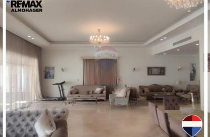 Villa - 3 Bedrooms - 4 Bathrooms for sale in Pyramids Hills - Cairo Alexandria Desert Road - 6 October City - Giza