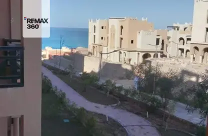 شاليه - 2 غرف نوم - 2 حمامات للبيع في إمارتس هايتس - قسم الضبعة - الساحل الشمالي