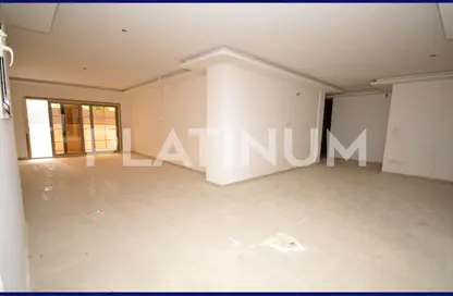 شقة - 3 غرف نوم - 2 حمامات للبيع في شارع احمد شوقي - رشدي - حي شرق - الاسكندرية