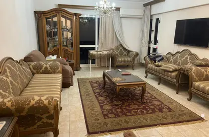 Apartment - 2 Bedrooms - 1 Bathroom for rent in Al Rehab - New Cairo City - Cairo
