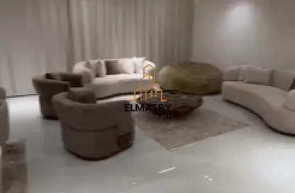 شقة - 3 غرف نوم - 2 حمامات للايجار في شارع يثرب - الدقي - الجيزة