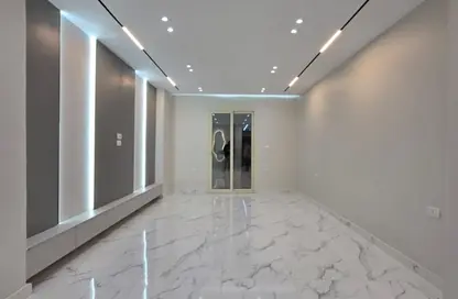 شقة - 3 غرف نوم - 2 حمامات للبيع في البوابة الاولي - خوفو - حدائق الاهرام - الجيزة