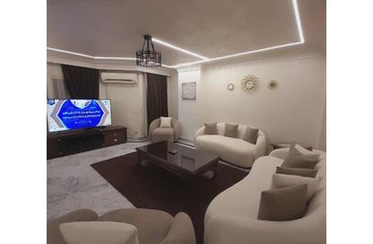 Apartment - 3 Bedrooms - 2 Bathrooms for rent in Moez Al Dawla St. - 6th Zone - Nasr City - Cairo