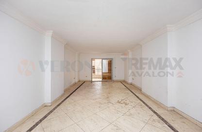 Apartment - 3 Bedrooms - 2 Bathrooms for sale in Laurent - Hay Sharq - Alexandria