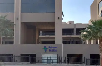 محل تجاري - استوديو - 2 حمامات للبيع في كمبوند فيلدج جاردن القطامية - كمبوندات التجمع الخامس - التجمع الخامس - مدينة القاهرة الجديدة - القاهرة