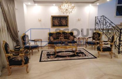 فيلا - 6 غرف نوم - 4 حمامات للبيع في طريق الشروق - المجاورة الاولي - الحي الثامن - مدينة الشروق - القاهرة