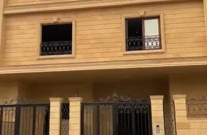 Apartment - 3 Bedrooms - 3 Bathrooms for sale in Area D - Ganoob El Acadimia - New Cairo City - Cairo Apartment - 3 Bedrooms - 3 Bathrooms for sale in Area D - Ganoob El Acadimia - New Cairo City - Cairo