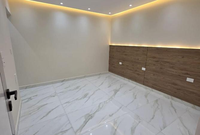 8571916 - Property Image 3