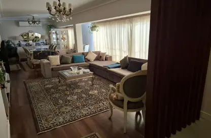 شقة - 3 غرف نوم - 3 حمامات للبيع في شارع التحرير - الدقي - الجيزة