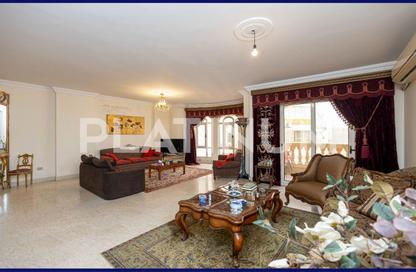 Apartment - 3 Bedrooms - 3 Bathrooms for sale in Mahmoud Al Deeb St. - Zezenia - Hay Sharq - Alexandria