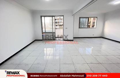 Apartment - 3 Bedrooms - 2 Bathrooms for sale in Abou Quer Road - Roushdy - Hay Sharq - Alexandria