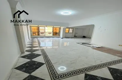 Apartment - 3 Bedrooms - 1 Bathroom for rent in Salah Salem St. - Roxy - Heliopolis - Masr El Gedida - Cairo