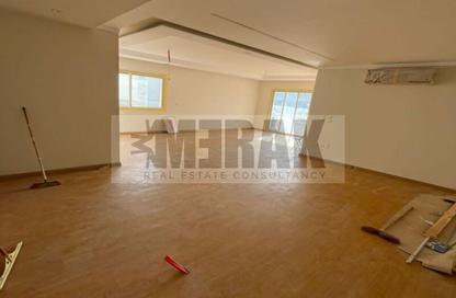 Apartment - 3 Bedrooms - 3 Bathrooms for sale in Hyde Park - New Cairo City - Cairo