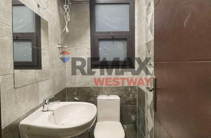 Apartment - 3 Bedrooms - 2 Bathrooms for rent in The Courtyard - 12th District - Sheikh Zayed City - Giza