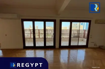 شقة - 4 غرف نوم - 3 حمامات للايجار في شارع الصالح ايوب - الزمالك - القاهرة