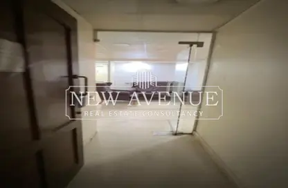 مساحات مكتبية - استوديو - 2 حمامات للبيع في شارع النزهة - الحي الخامس عشر - الشيخ زايد - الجيزة