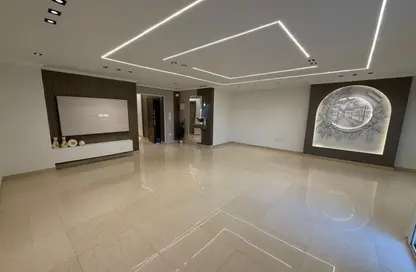 شقة - 3 غرف نوم - 2 حمامات للبيع في شارع لبنان - المهندسين - الجيزة شقة - 3 غرف نوم - 2 حمامات للبيع في شارع لبنان - المهندسين - الجيزة